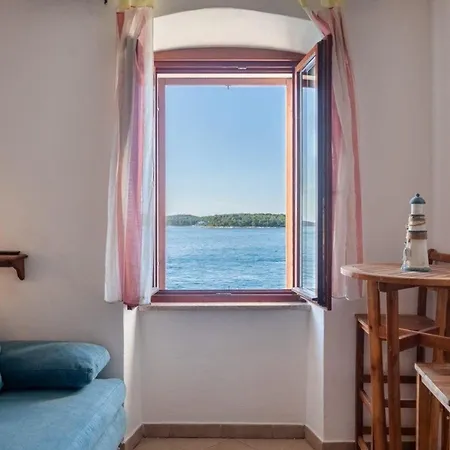 In Mit Terrasse Und Meerblick Ровинь