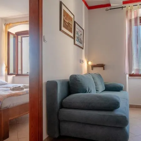 In Mit Terrasse Und Meerblick Apartment Rovinj